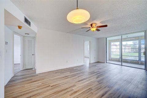 Condo in Sunrise, Florida, 2 bedrooms  № 998668 - photo 25