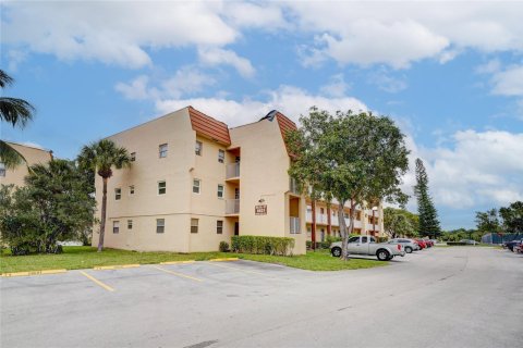 Copropriété à vendre à Sunrise, Floride: 2 chambres, 78.97 m2 № 998668 - photo 15