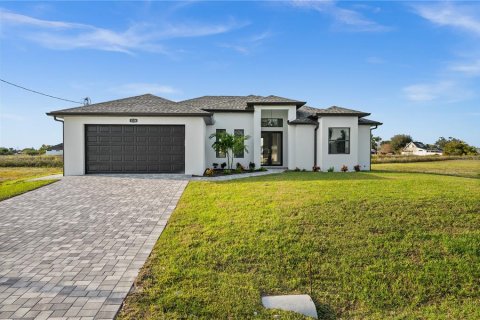 Villa ou maison à vendre à Cape Coral, Floride: 3 chambres, 180.23 m2 № 1333851 - photo 1