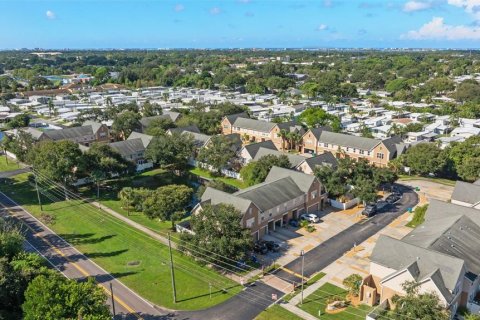 Townhouse in Saint Petersburg, Florida 2 bedrooms, 107.3 sq.m. № 1382109 - photo 29