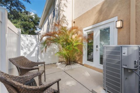 Townhouse in Saint Petersburg, Florida 2 bedrooms, 107.3 sq.m. № 1382109 - photo 25