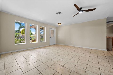 Villa ou maison à vendre à Cape Coral, Floride: 3 chambres, 157.28 m2 № 1382107 - photo 16