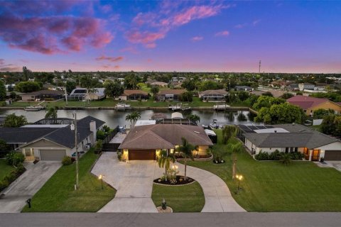 Villa ou maison à vendre à Cape Coral, Floride: 3 chambres, 157.28 m2 № 1382107 - photo 2