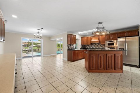 Villa ou maison à vendre à Cape Coral, Floride: 3 chambres, 157.28 m2 № 1382107 - photo 13