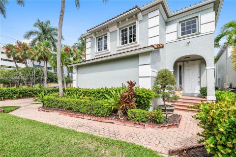 Villa ou maison à vendre à Aventura, Floride: 4 chambres, 216.46 m2 № 1410856 - photo 1