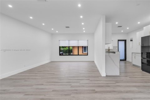 Casa en venta en Miami, Florida, 3 dormitorios, 127.65 m2 № 1410860 - foto 9