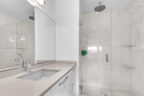 Casa en venta en Miami, Florida, 4 dormitorios, 250.46 m2 № 1410804 - foto 22