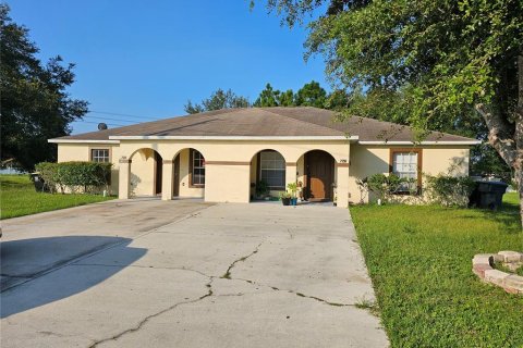 Immobilier commercial à vendre à Kissimmee, Floride: 6 chambres, 243.68 m2 № 1334859 - photo 1