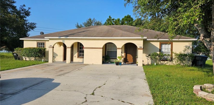 Commercial property in Kissimmee, Florida 6 bedrooms, 243.68 sq.m. № 1334859