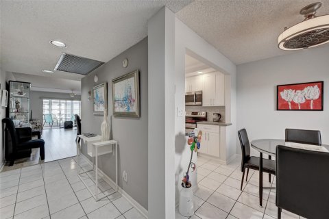 Condo in Coconut Creek, Florida, 2 bedrooms  № 938955 - photo 30