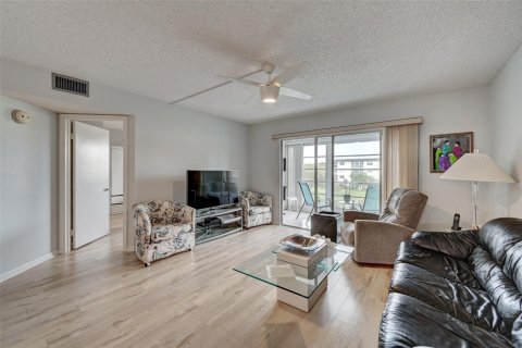 Condo in Coconut Creek, Florida, 2 bedrooms  № 938955 - photo 20