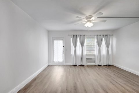 Condo in Boca Raton, Florida, 1 bedroom  № 984239 - photo 16