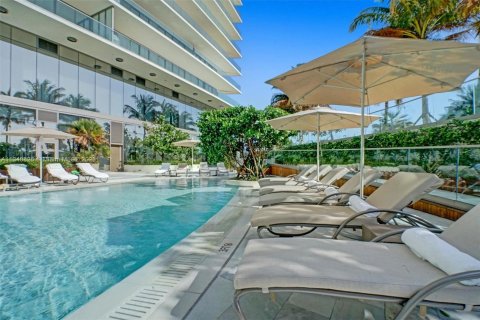 Condo in Sunny Isles Beach, Florida, 2 bedrooms  № 308252 - photo 27