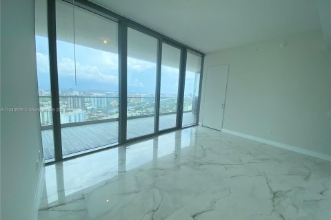 Condo in Sunny Isles Beach, Florida, 2 bedrooms  № 308252 - photo 10