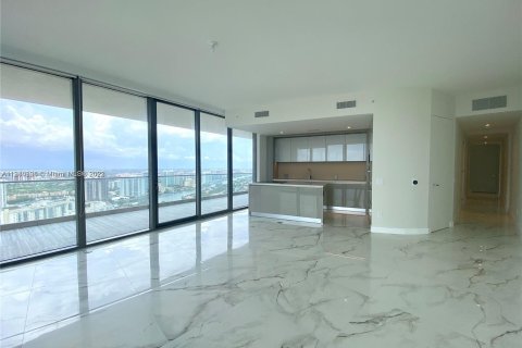 Condo in Sunny Isles Beach, Florida, 2 bedrooms  № 308252 - photo 5