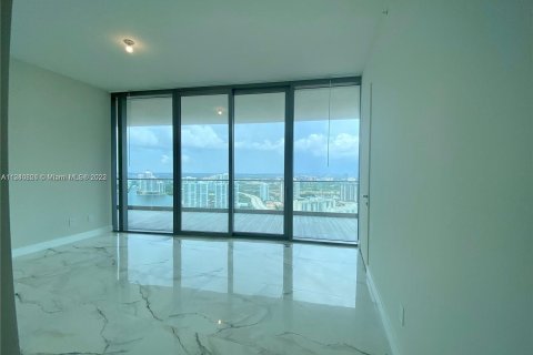 Condo in Sunny Isles Beach, Florida, 2 bedrooms  № 308252 - photo 17