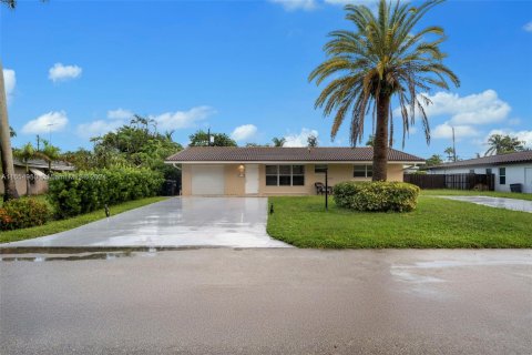 Villa ou maison à vendre à Lighthouse Point, Floride: 2 chambres, 112.69 m2 № 1351708 - photo 2