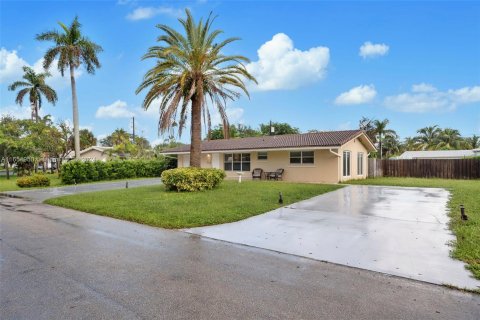 Villa ou maison à vendre à Lighthouse Point, Floride: 2 chambres, 112.69 m2 № 1351708 - photo 4