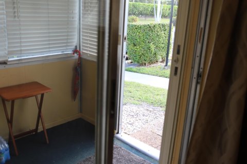 Condo in Delray Beach, Florida, 1 bedroom  № 1187252 - photo 11