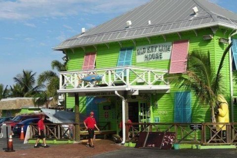 Villa ou maison à louer à Palm Springs, Floride: 3 chambres, 276.85 m2 № 834981 - photo 4