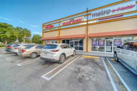 Propiedad comercial en venta en Miami, Florida № 1288956 - foto 24