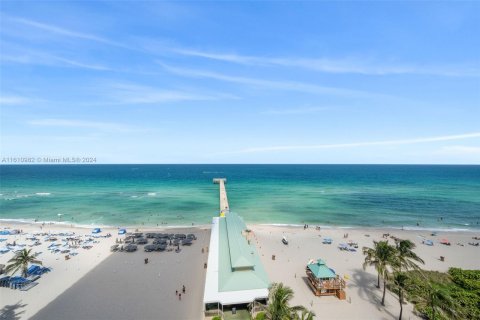 Condo in Sunny Isles Beach, Florida, 2 bedrooms  № 1269362 - photo 6