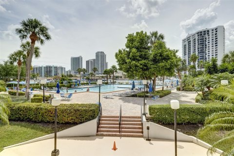 Condominio en venta en Hallandale Beach, Florida, 2 dormitorios, 146.79 m2 № 1215286 - foto 26