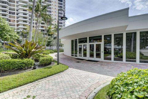 Condominio en venta en Hallandale Beach, Florida, 2 dormitorios, 146.79 m2 № 1215286 - foto 28