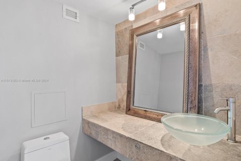 Condo in Miami Beach, Florida, 1 bedroom  № 1235121 - photo 10