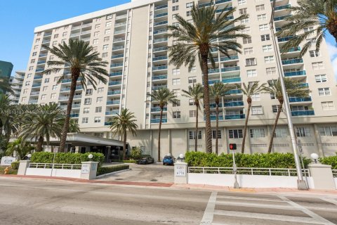 Condo in Miami Beach, Florida, 1 bedroom  № 1235121 - photo 14