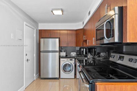 Condo in Miami Beach, Florida, 1 bedroom  № 1235121 - photo 3