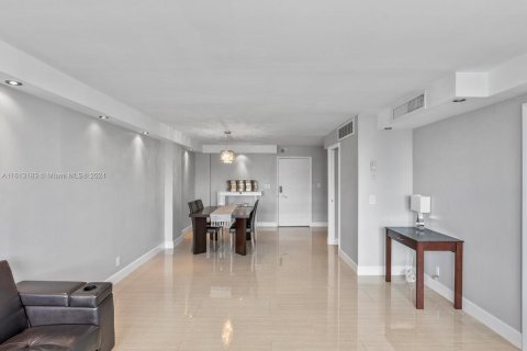 Condo in Miami Beach, Florida, 1 bedroom  № 1235121 - photo 2