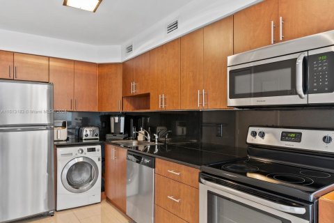 Condo in Miami Beach, Florida, 1 bedroom  № 1235121 - photo 4