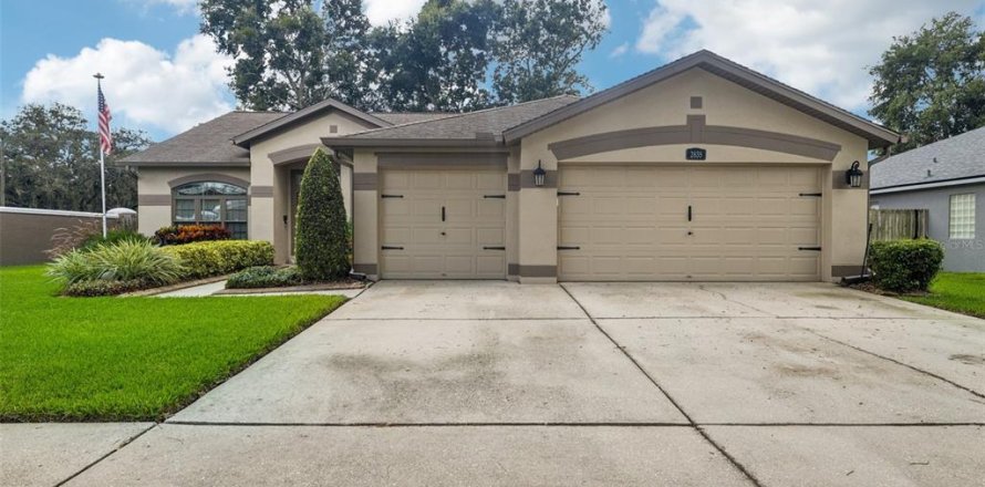 House in Valrico, Florida 4 bedrooms, 215.63 sq.m. № 1349939