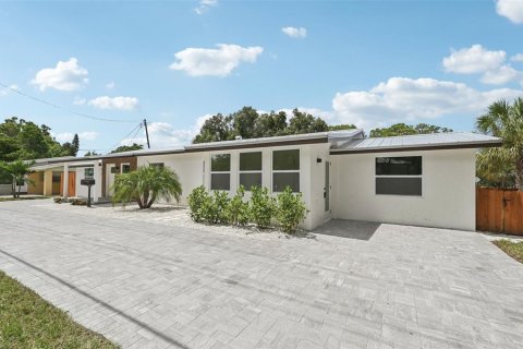 House in Sarasota, Florida 3 bedrooms, 135.92 sq.m. № 1347471 - photo 25