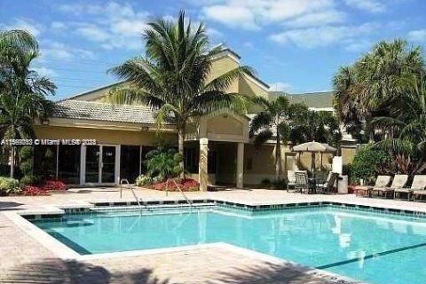 Copropriété à vendre à Tamarac, Floride: 2 chambres, 95.69 m2 № 1118861 - photo 1