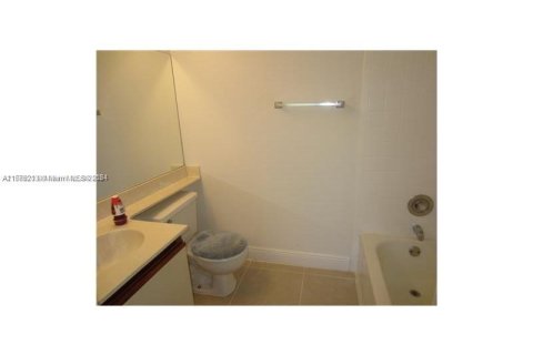 Condominio en venta en Tamarac, Florida, 2 dormitorios, 95.69 m2 № 1118861 - foto 5