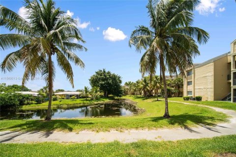 Copropriété à vendre à Tamarac, Floride: 2 chambres, 95.69 m2 № 1118861 - photo 7