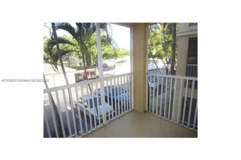 Condominio en venta en Tamarac, Florida, 2 dormitorios, 95.69 m2 № 1118861 - foto 4