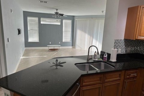 Condo in Orlando, Florida, 2 bedrooms  № 1389001 - photo 5