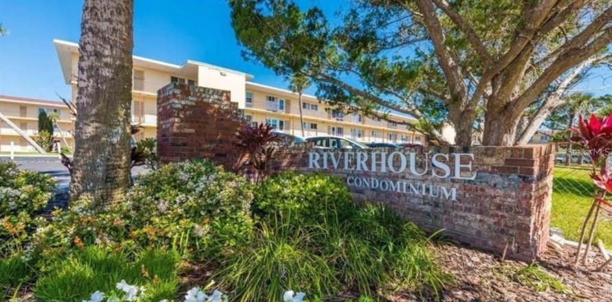 Condominio en Daytona Beach, Florida, 2 dormitorios  № 1389030