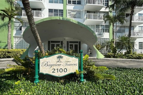 Купить кондоминиум в Норт-Майами, Флорида 1 спальня, 79.62м2, № 1135165 - фото 1