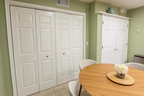 Townhouse in Palm Beach Gardens, Florida 3 bedrooms, 171.68 sq.m. № 1117917 - photo 5