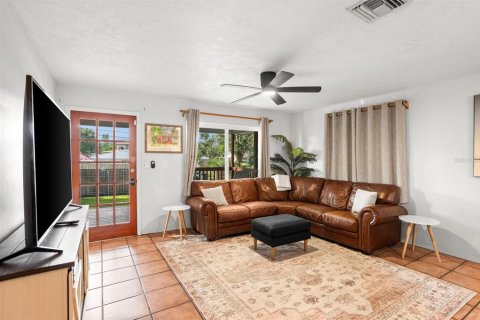 House in Saint Petersburg, Florida 2 bedrooms, 76.64 sq.m. № 1347179 - photo 10