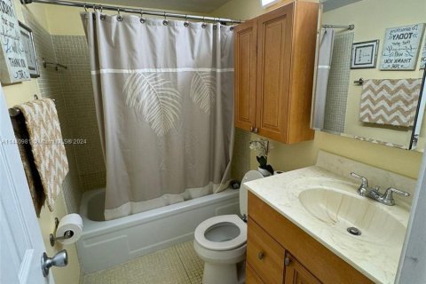 Condo in West Palm Beach, Florida, 1 bedroom  № 681749 - photo 16