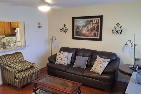 Condo in West Palm Beach, Florida, 1 bedroom  № 681749 - photo 13