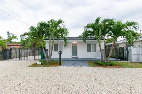 House in Miami, Florida 4 bedrooms, 99.03 sq.m. № 1189396 - photo 1