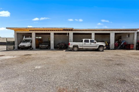 Propiedad comercial en venta en Lake Worth, Florida № 1189370 - foto 17