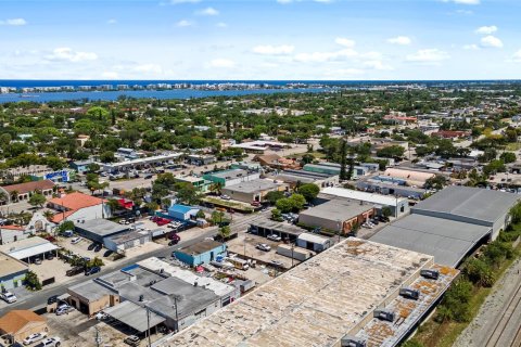 Propiedad comercial en venta en Lake Worth, Florida № 1189370 - foto 6