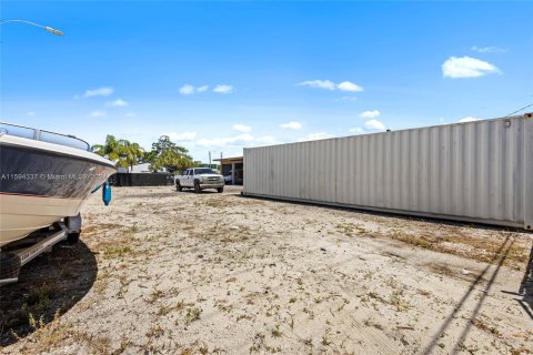 Propiedad comercial en venta en Lake Worth, Florida № 1189370 - foto 20